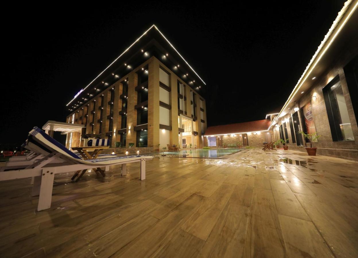 Sarovar Portico, Somnath Bagian luar foto