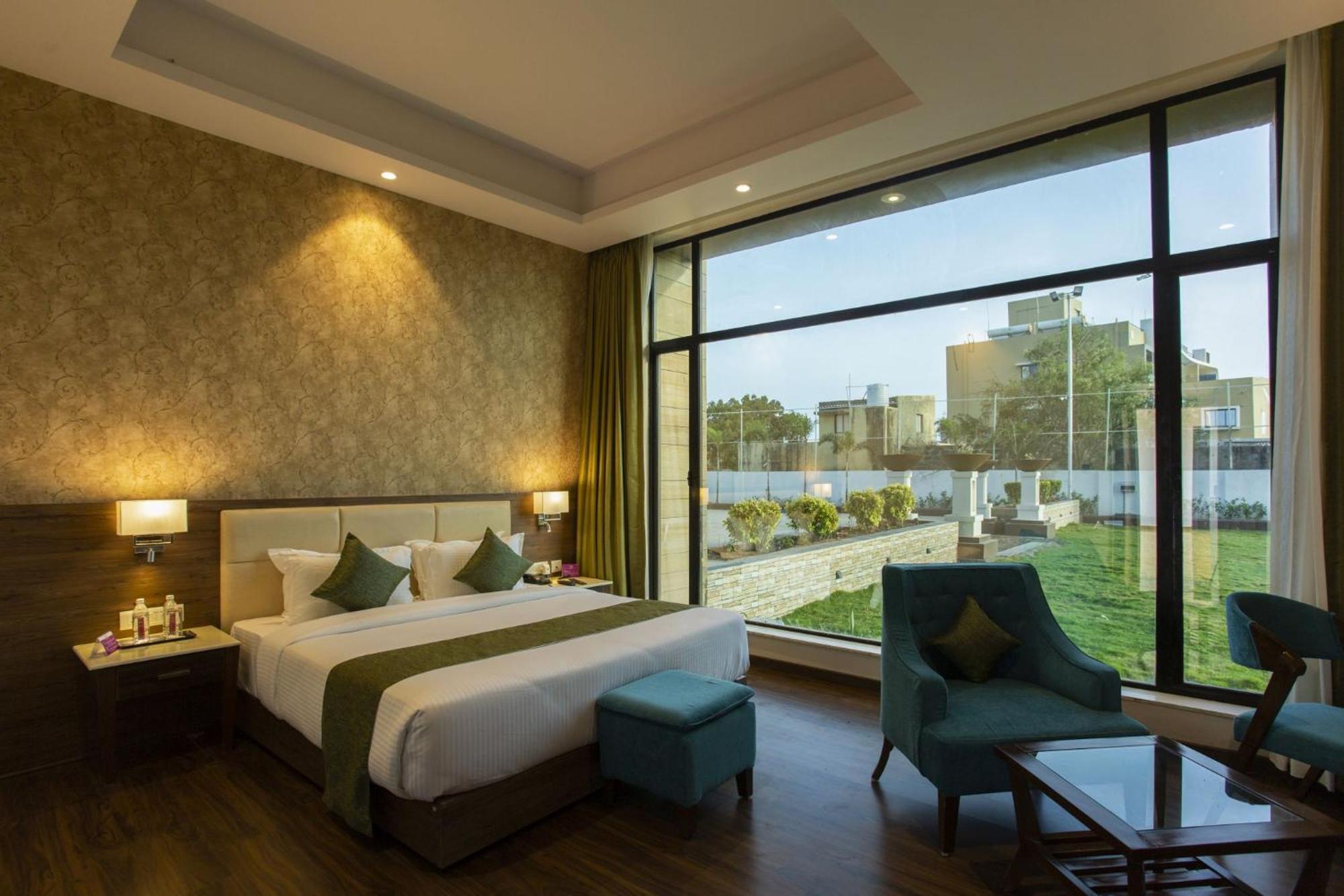 Sarovar Portico, Somnath Bagian luar foto